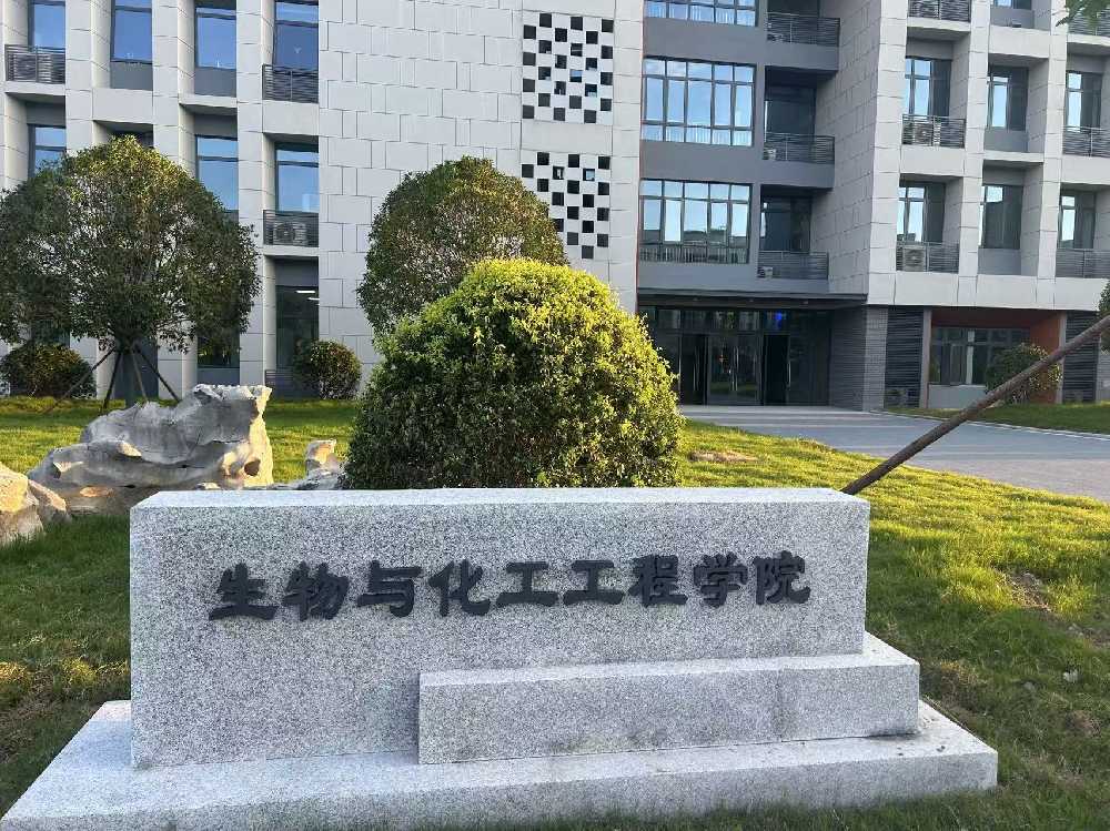 慈溪市扬州职业大学体育场高杆灯项目